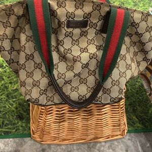 Vintage Authentic Gucci monogram Sheri purse